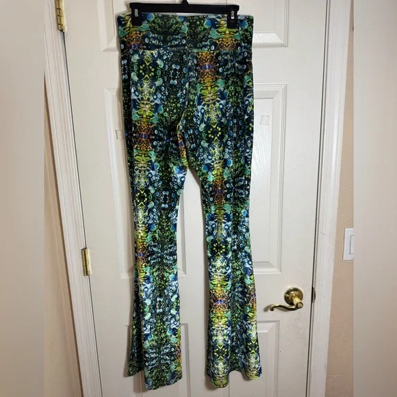 Green Multicolor Sequin-Effect Flared Pants - Picture 4 of 10